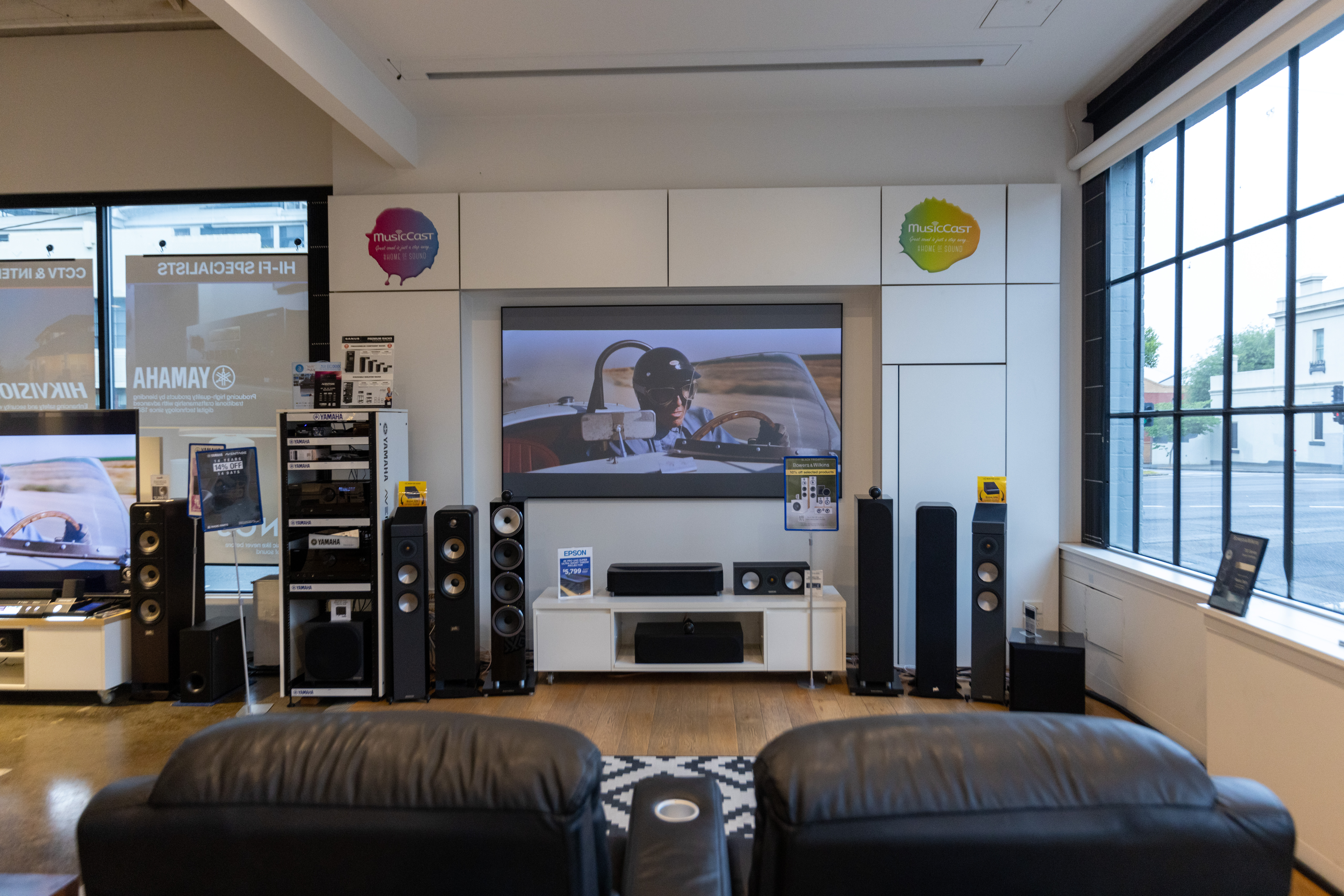 Showroom HiFi Projector